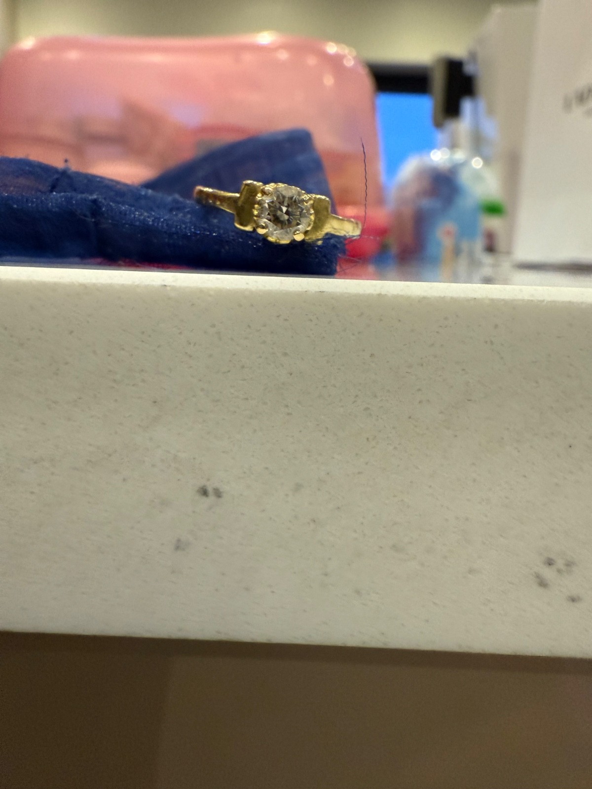 18 carat gold ring with real diamond