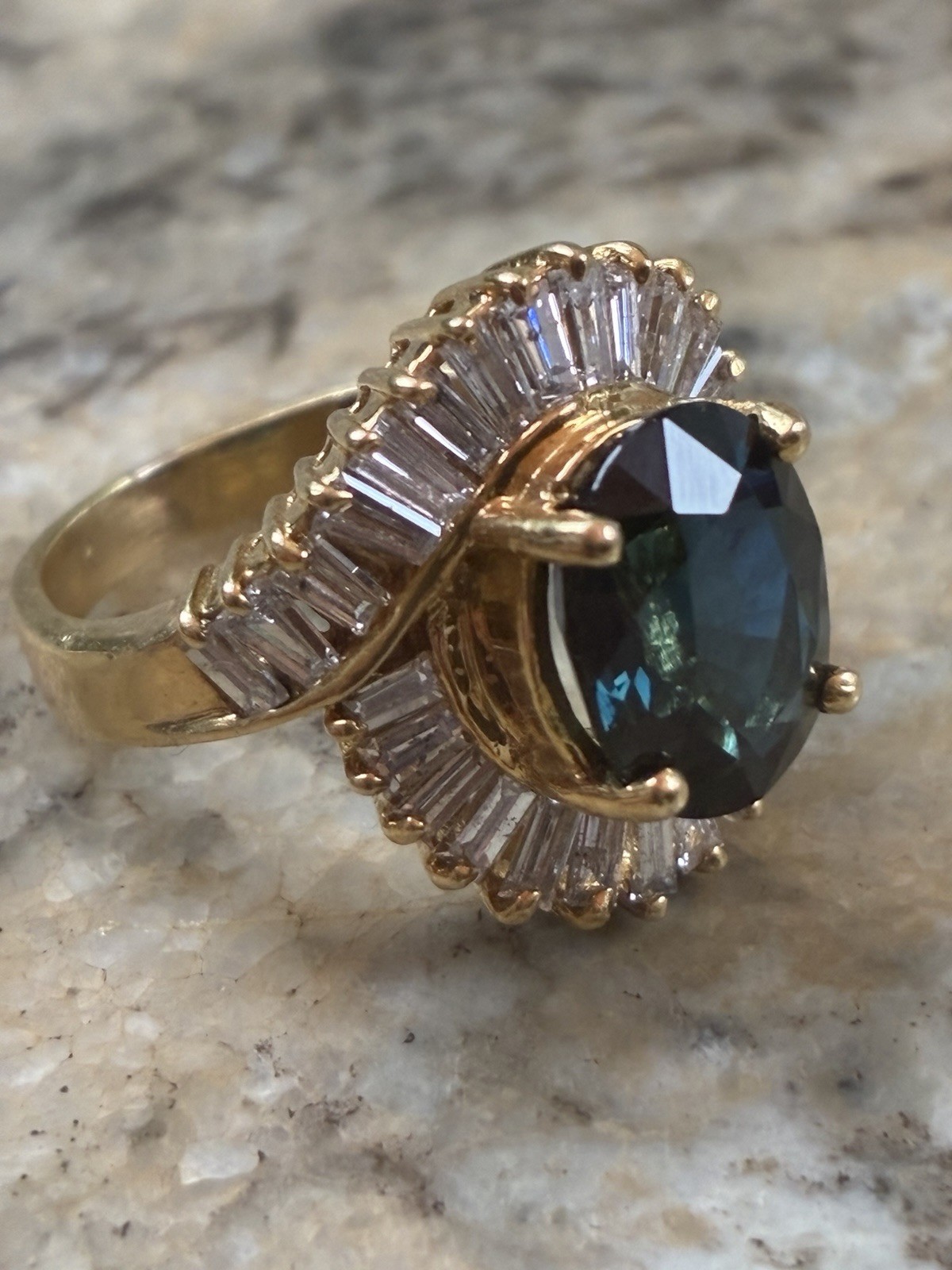 Vintage 18K Yellow Gold 3.5 CT Sapphire & Diamond Ring